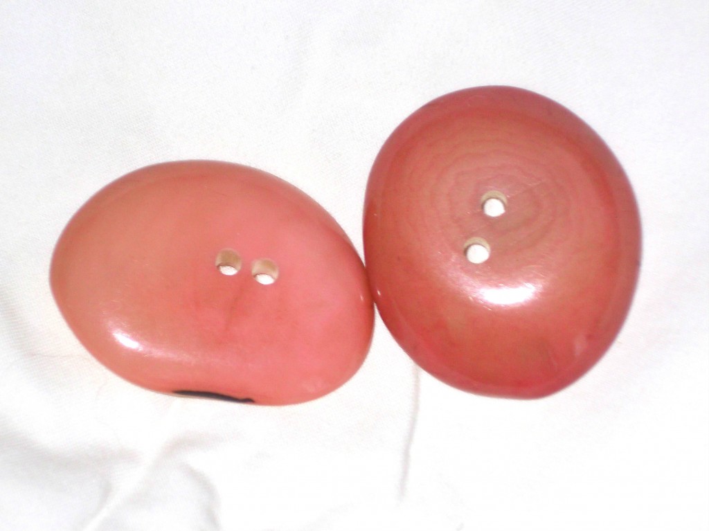 button pink